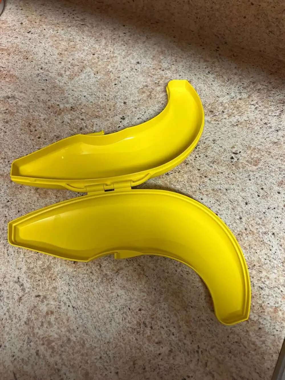 Tupperware Forget Me Not Hinged Banana Keeper Storage Container